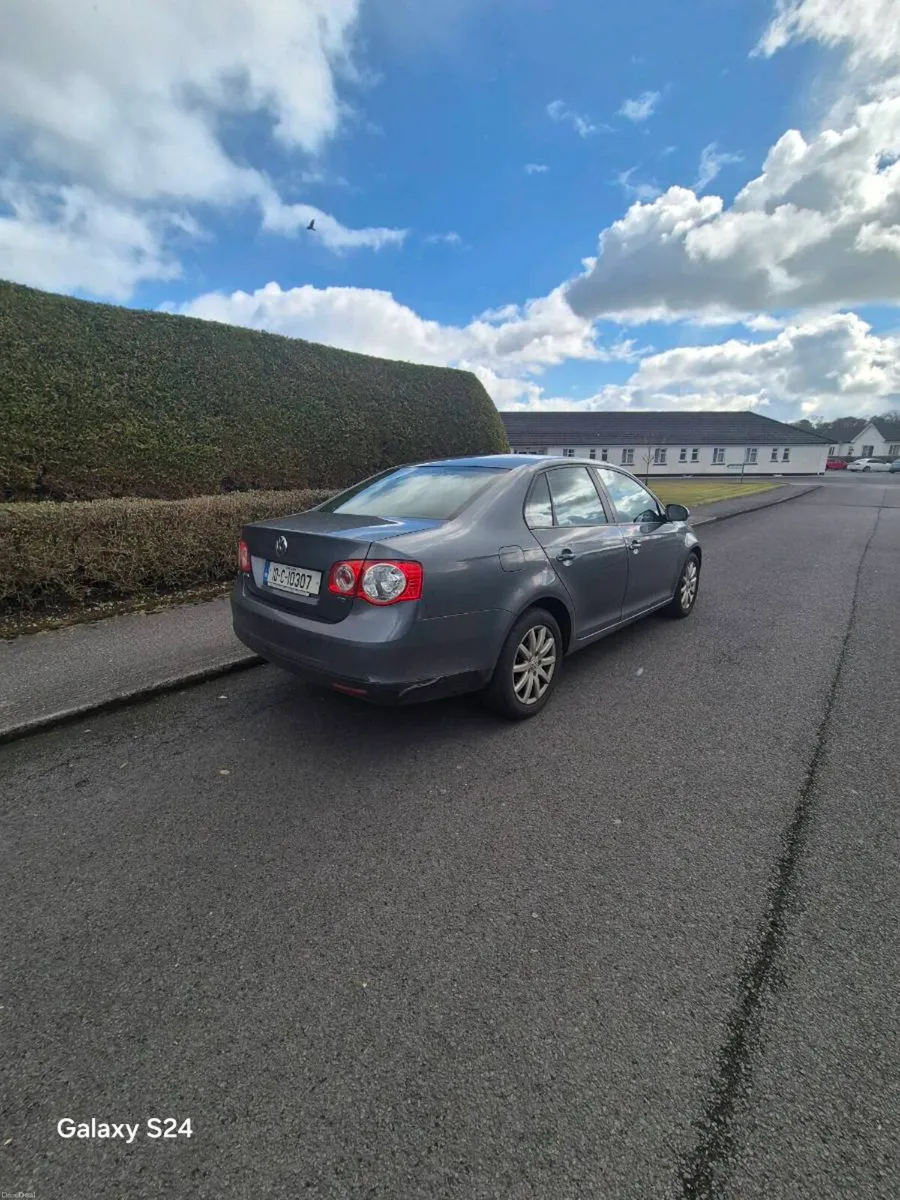 Volkswagen  Jetta  2010 - Image 4