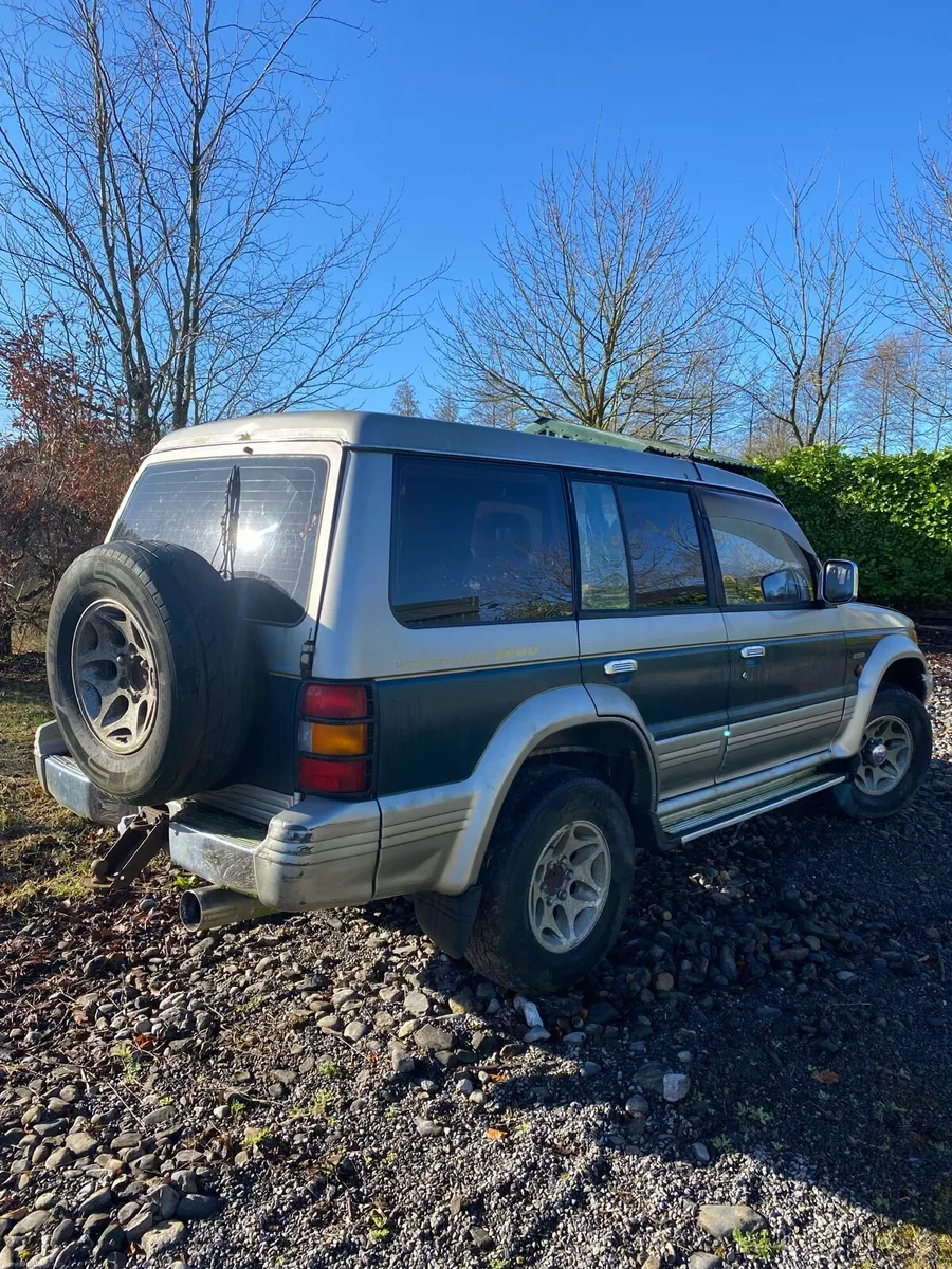 Mitsubishi pajero jeep - Image 4