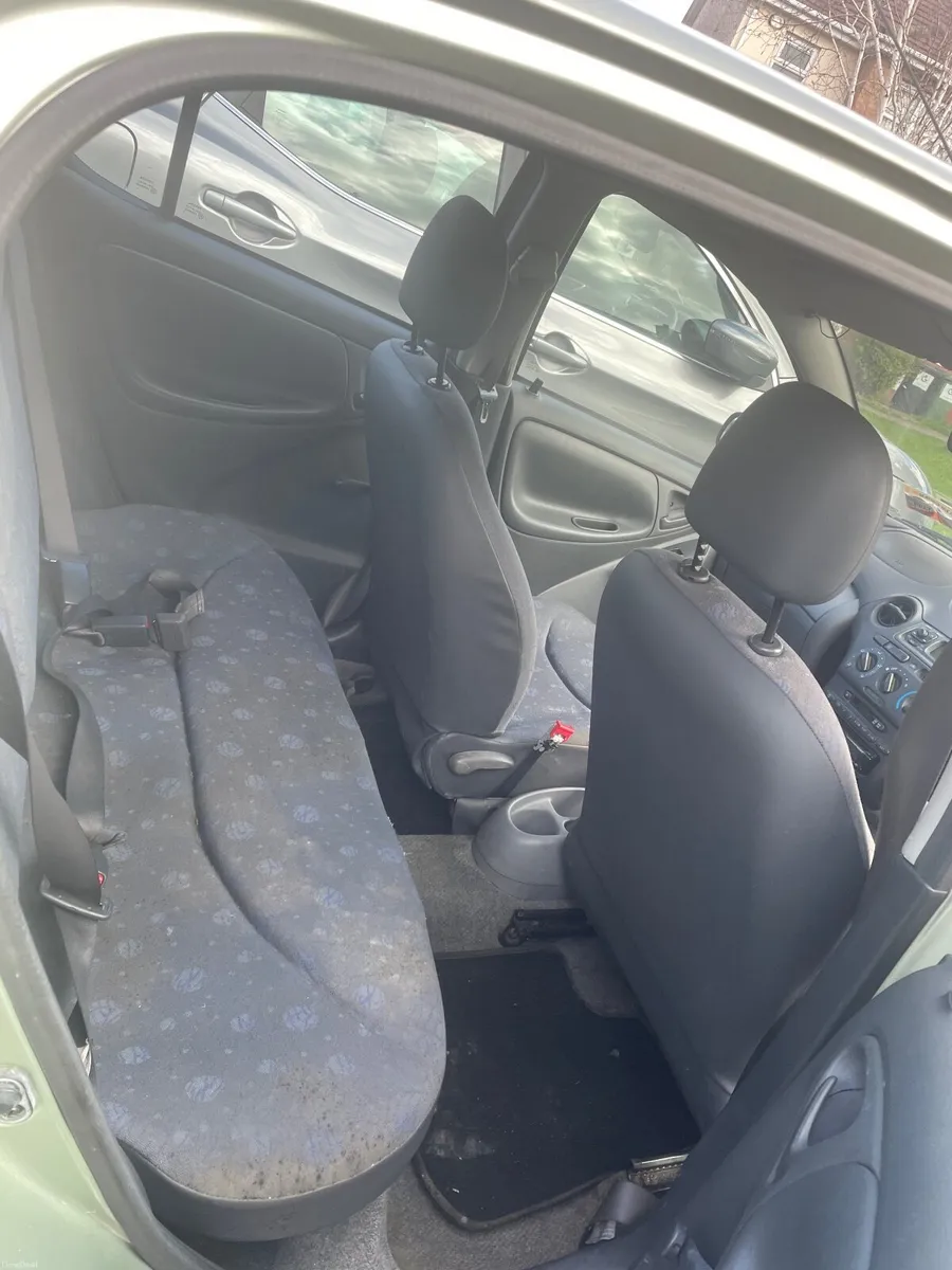 Toyota Yaris 2002 - Image 3