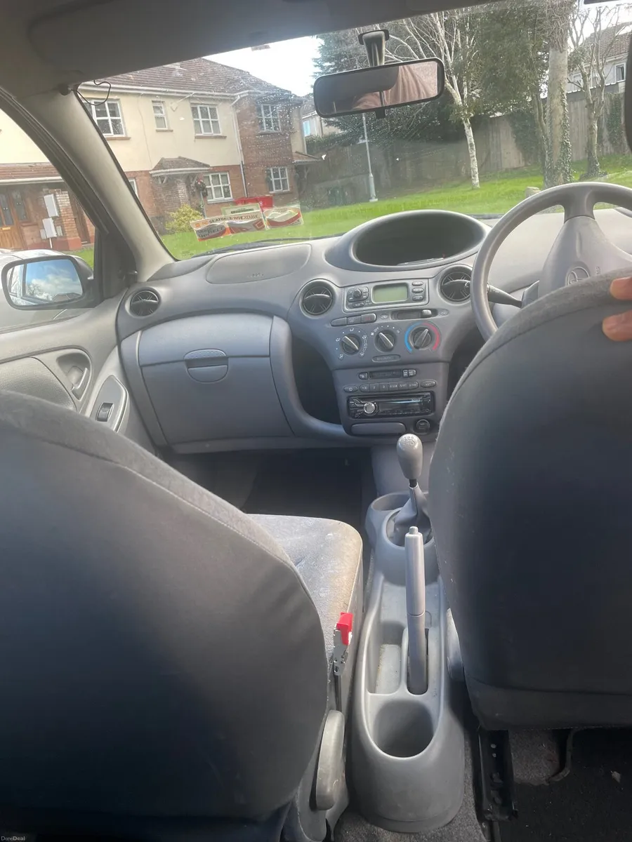 Toyota Yaris 2002 - Image 4