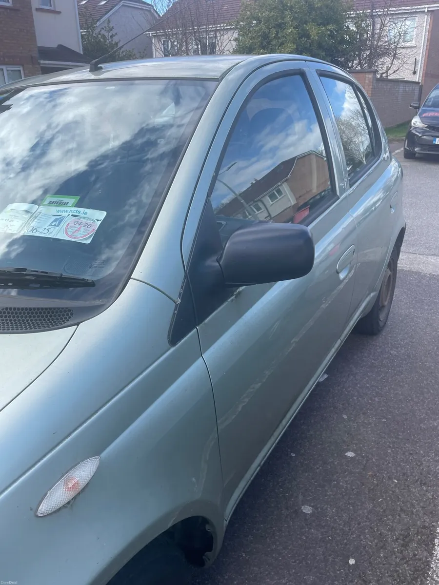 Toyota Yaris 2002 - Image 2