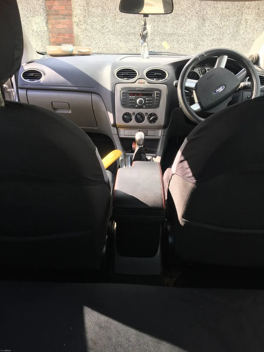 Ford Focus 2010 - Image 2