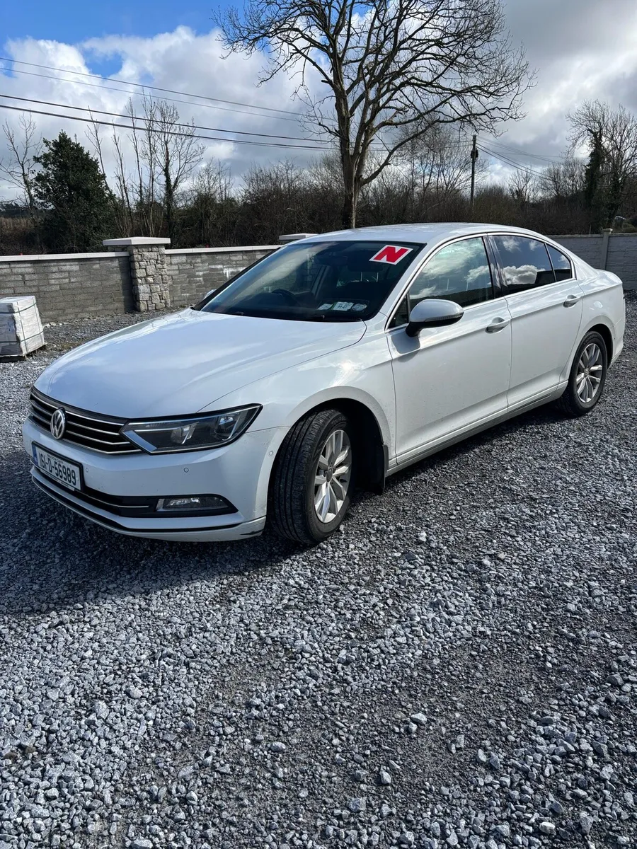 Volkswagen Passat 2016 - Image 2