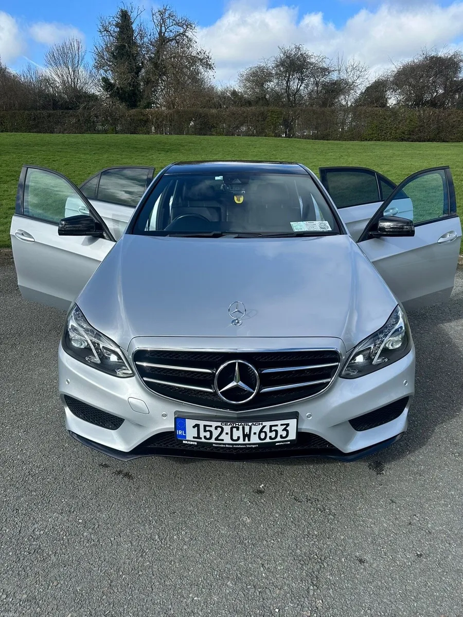 Mercedes Benz E 220 AMG Night Edition - Image 3