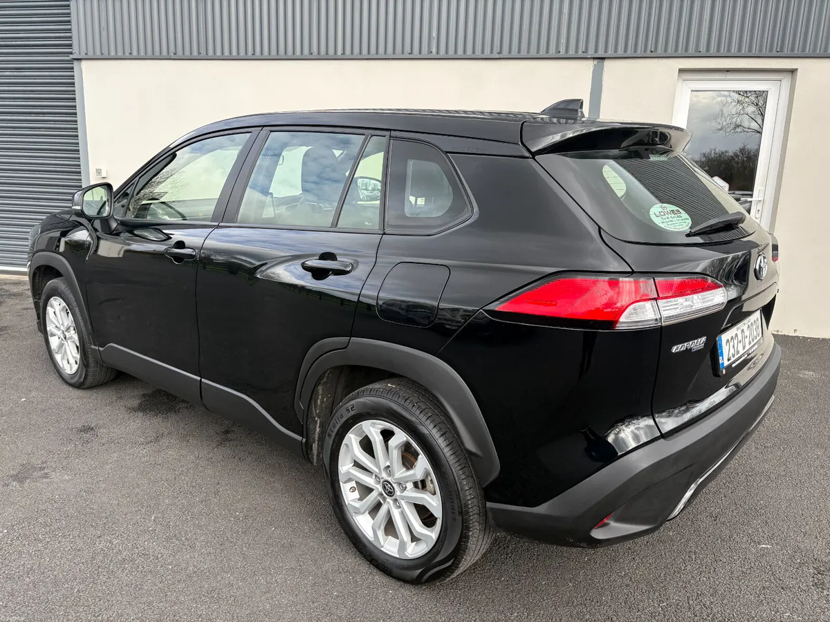 232 Toyota Corolla Cross 1.8 Hybrid Luna Auto - Image 3