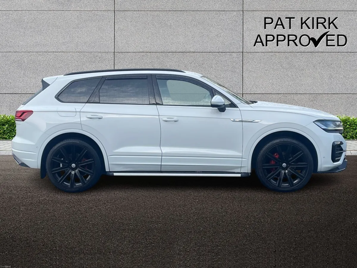 Volkswagen Touareg Diesel Estate R-Line Tech - Image 3