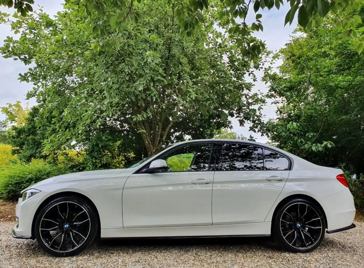 BMW 3-Series 2015 - Image 2