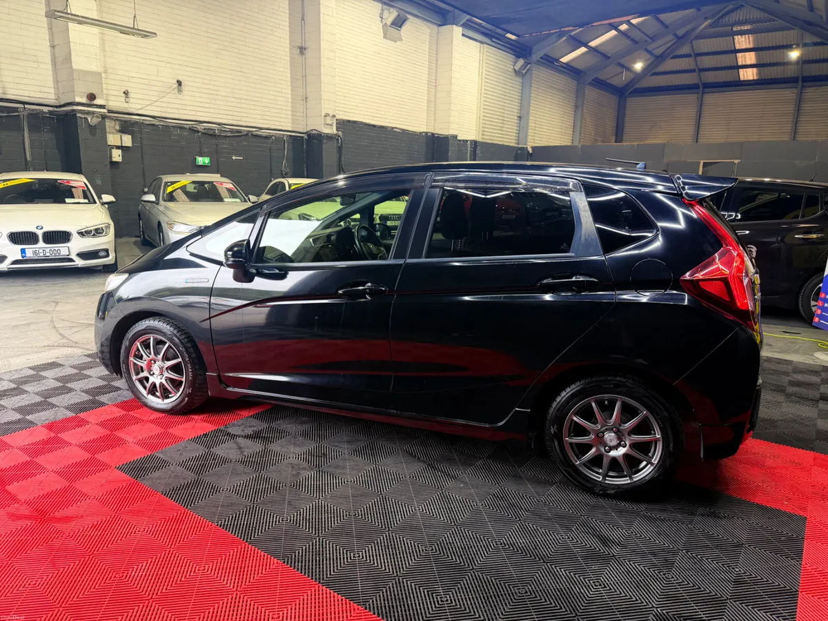 Honda Fit 2014 Hybrid - Image 3