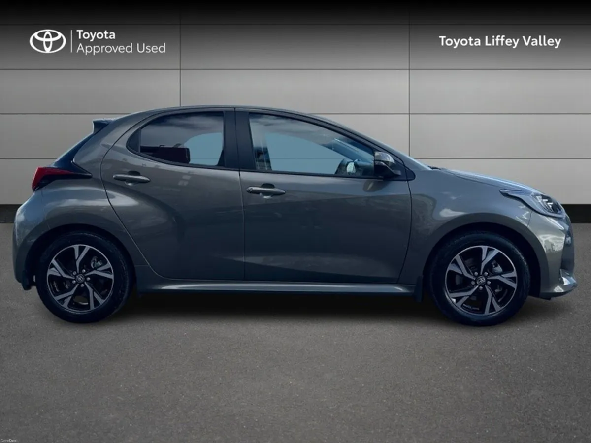 Toyota Yaris YARIS LUNA SPORT HYBRID - Image 3