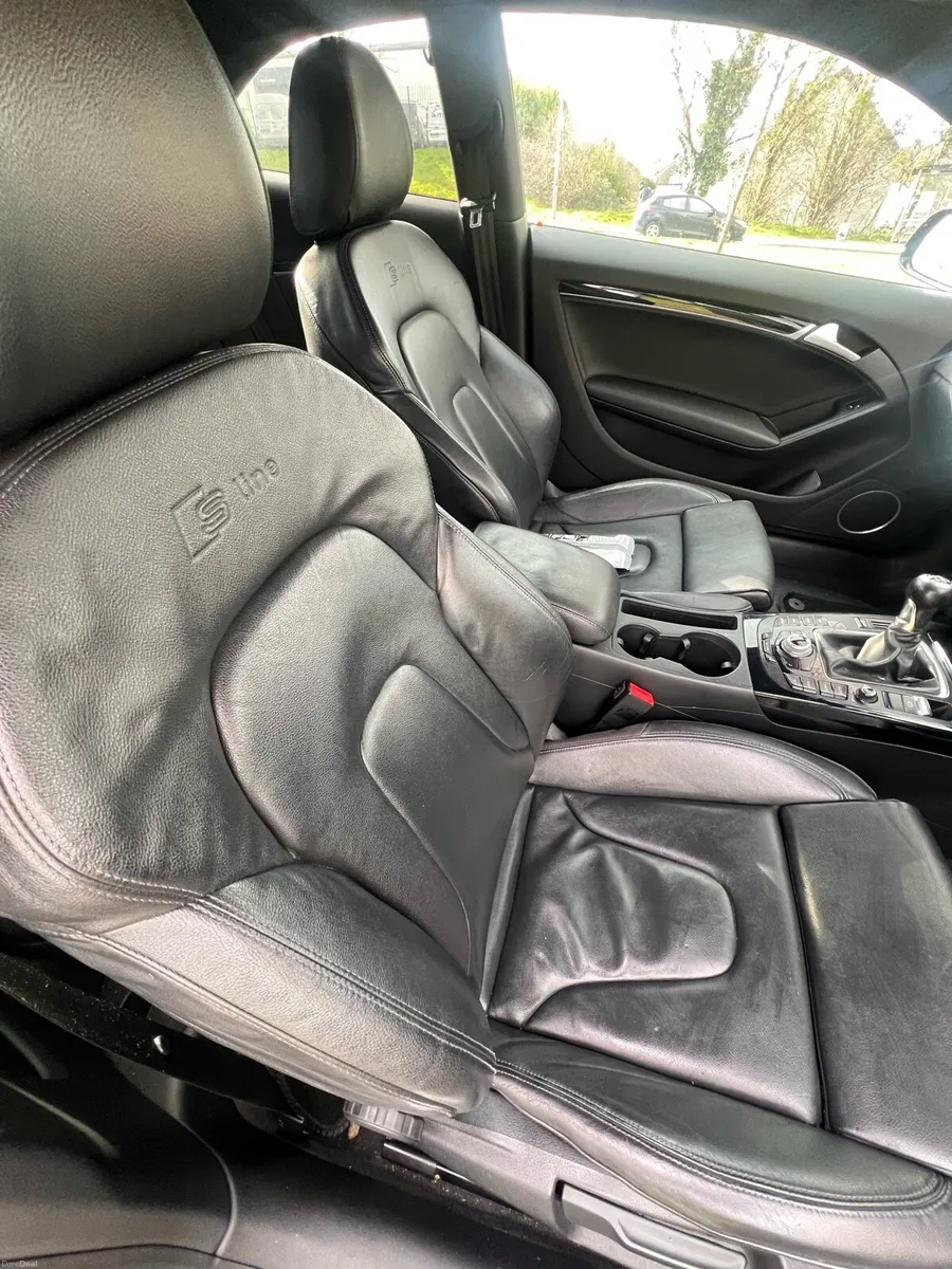 2011 Audi A5 S-line Coupé 2.0 TDI Manual - Image 2