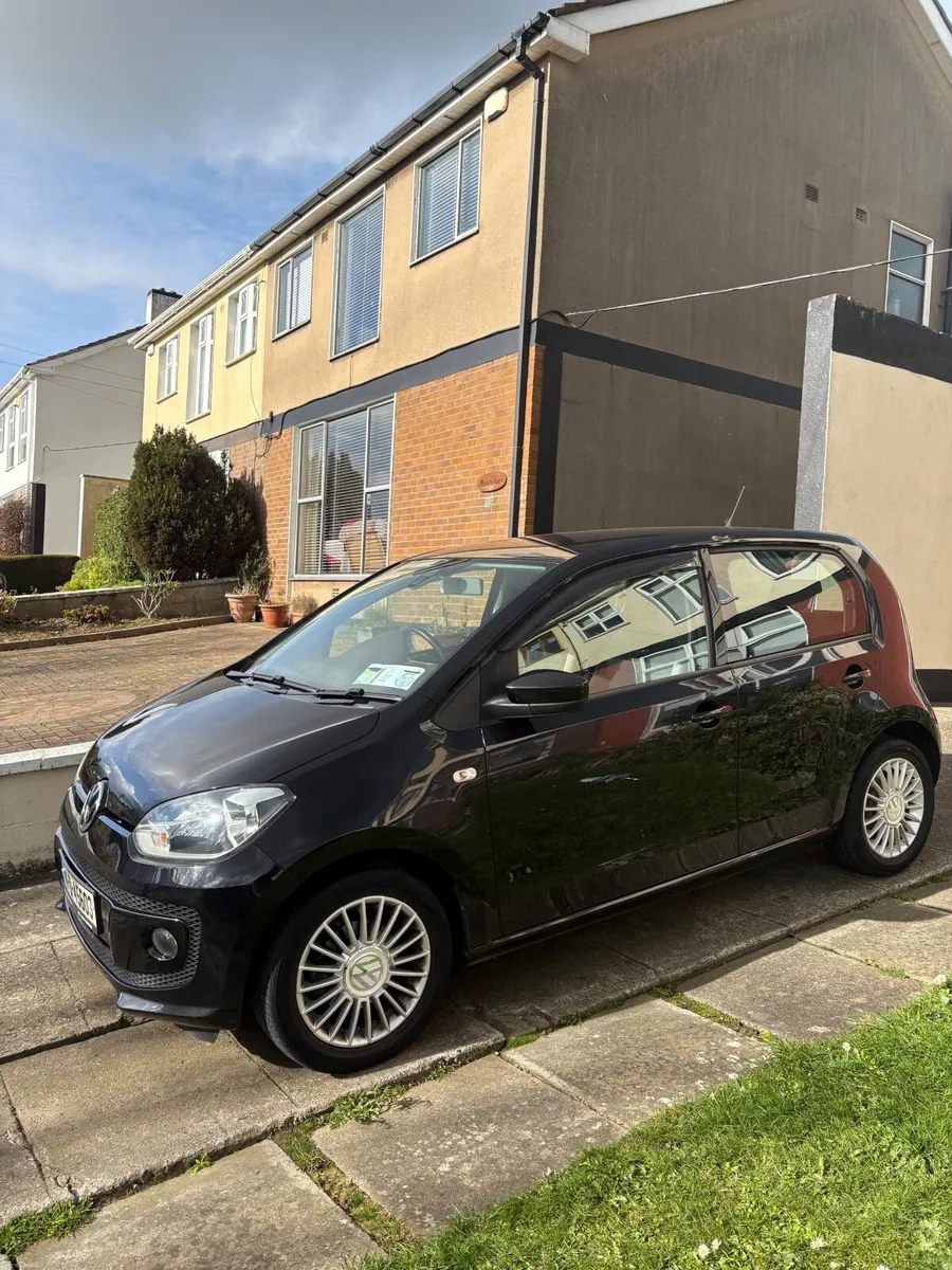 Volkswagen up! 2014 - Image 1