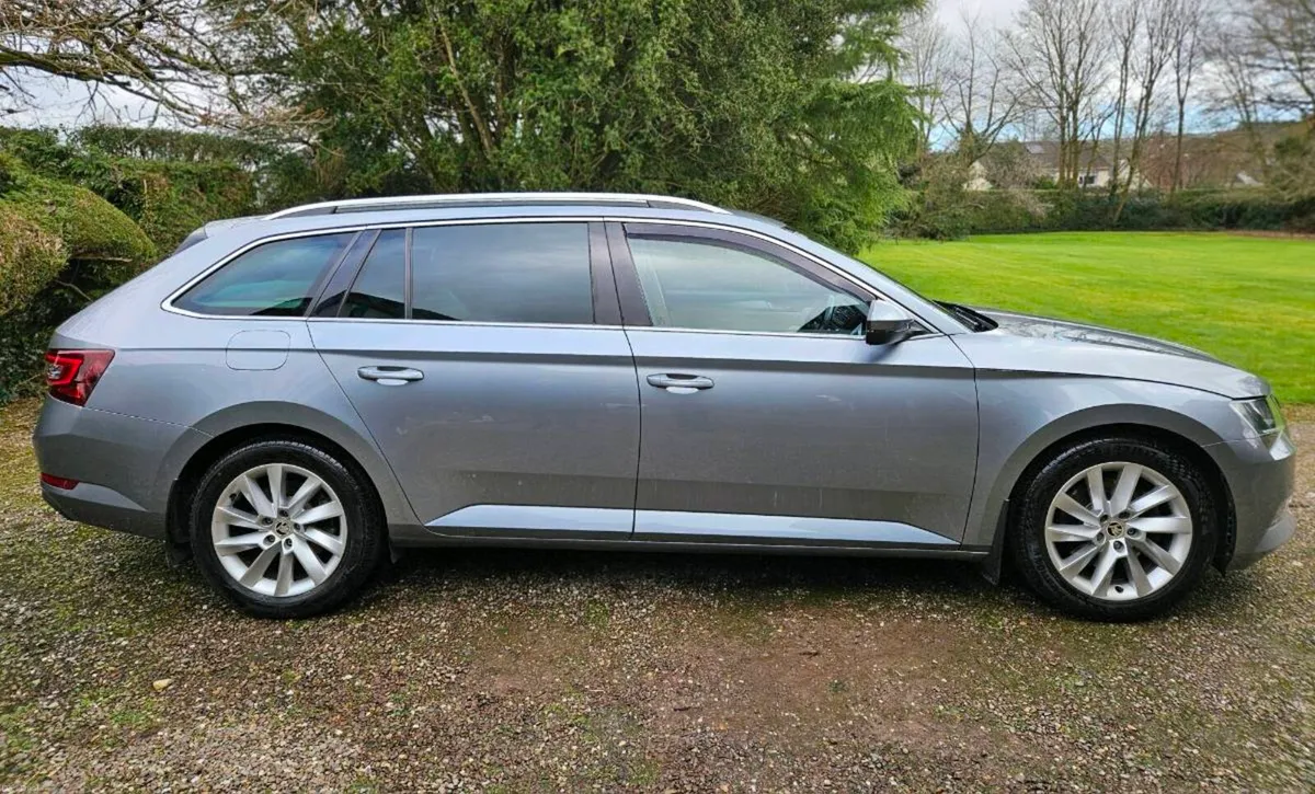 Skoda Superb 1.6tdi Style Estate - Image 2