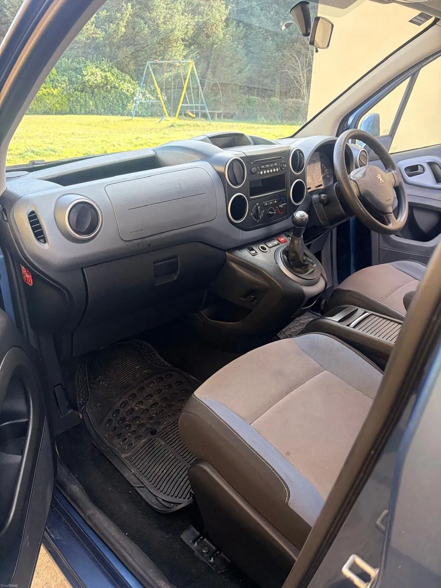 132 Peugeot partner tipee wheelchair accessible - Image 2