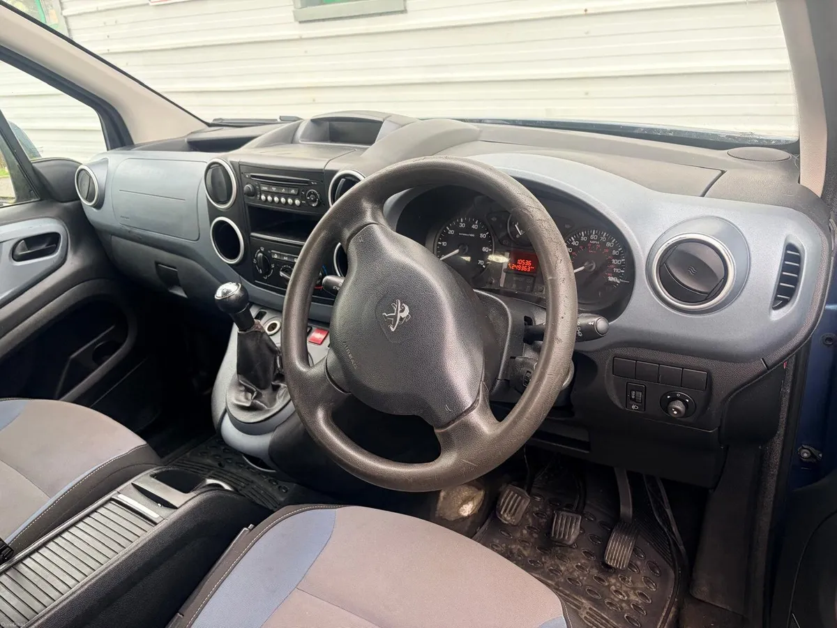 132 Peugeot partner tipee wheelchair accessible - Image 4