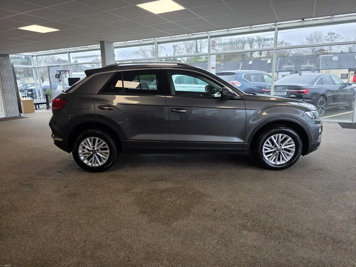 Volkswagen T-Roc 1.0 TSI Design 110 bhp 2022 - Image 5