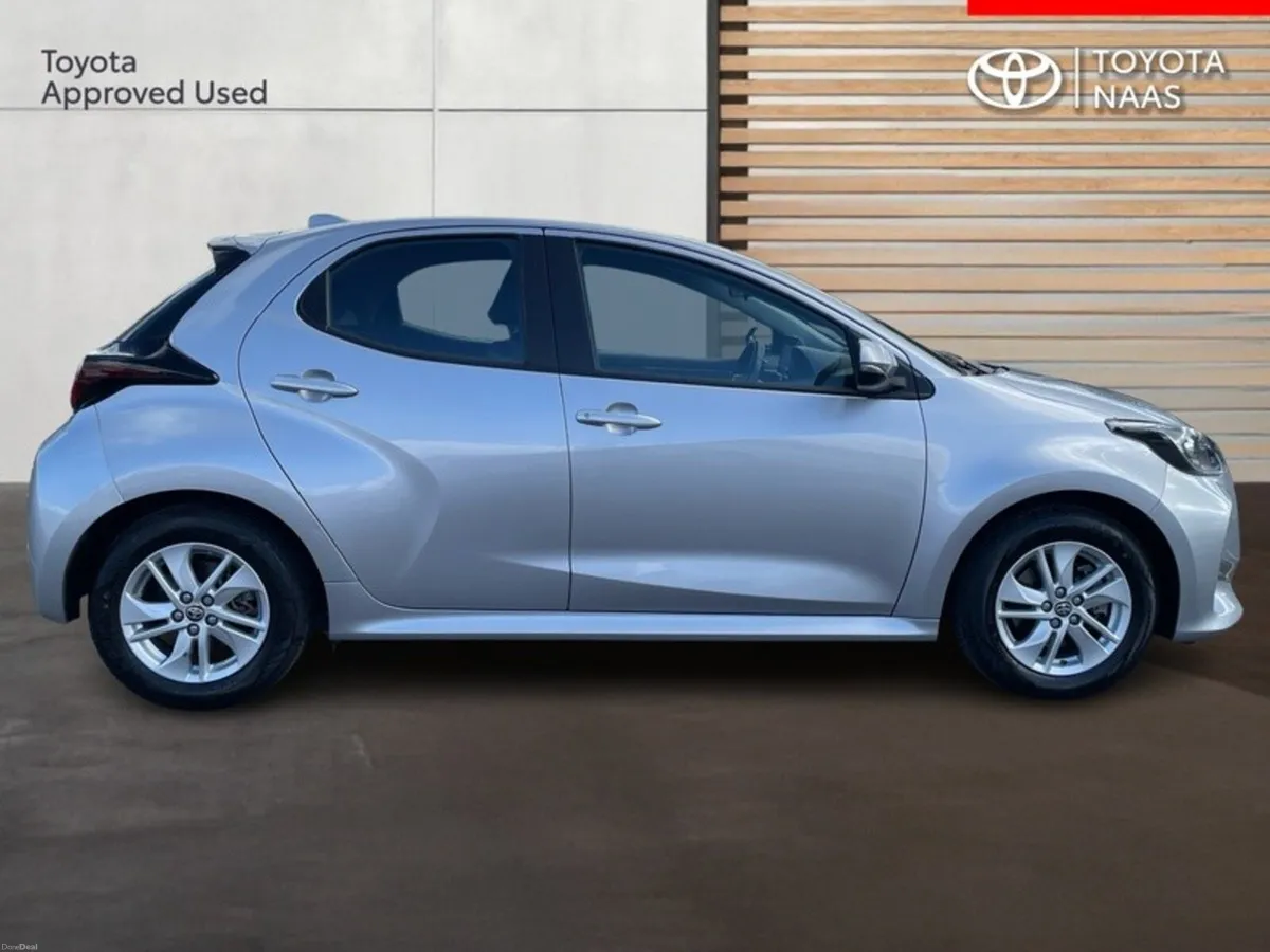 Toyota Yaris 1.5 HYBRID LUNA 4DR AUTO - Image 3
