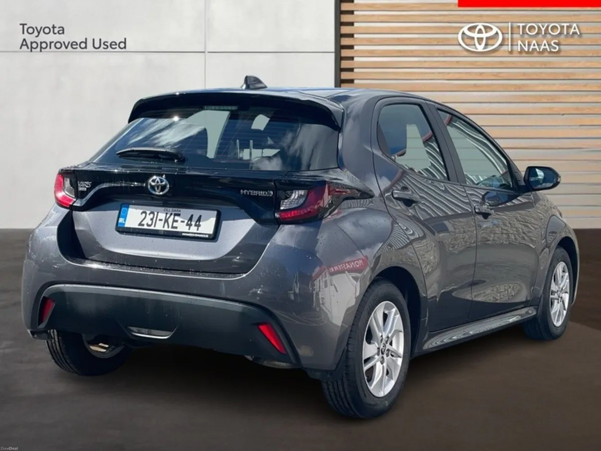 Toyota Yaris 1.5 HYBRID LUNA 4DR AUTO - Image 2