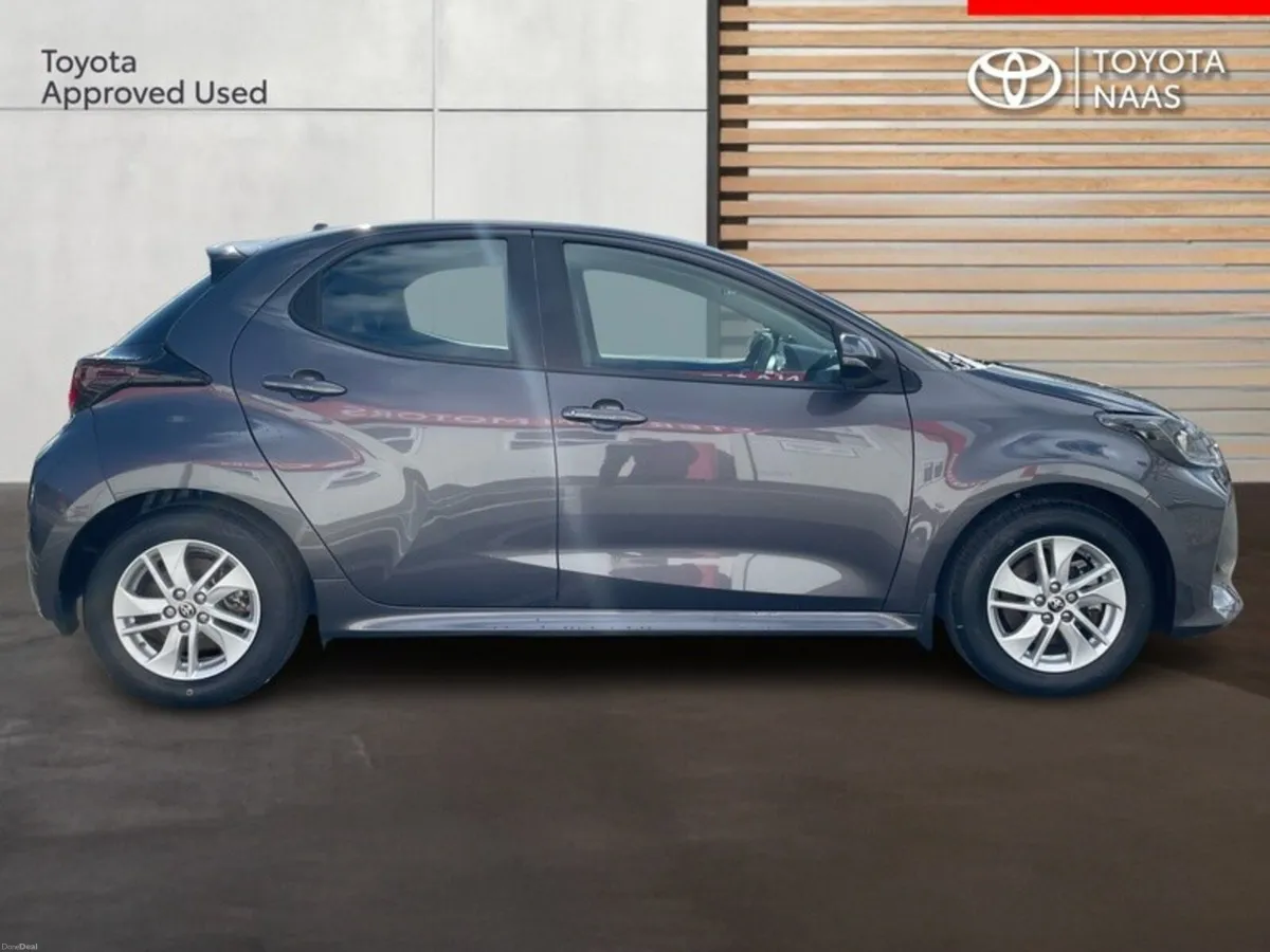 Toyota Yaris 1.5 HYBRID LUNA 4DR AUTO - Image 3