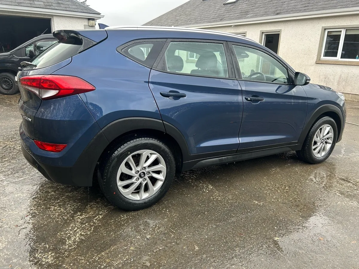 Hyundai Tuscan - Image 2