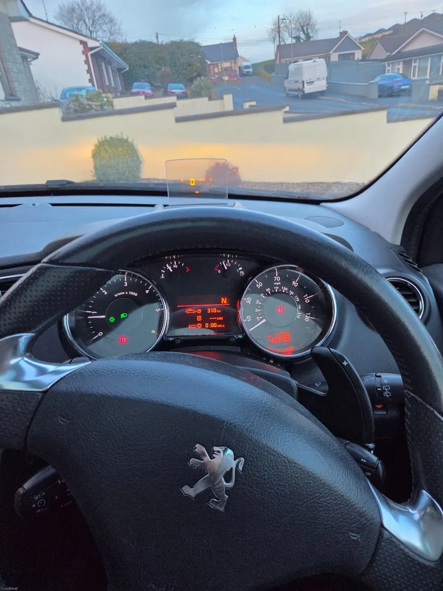 Peugeot 5008 2013 - Image 2