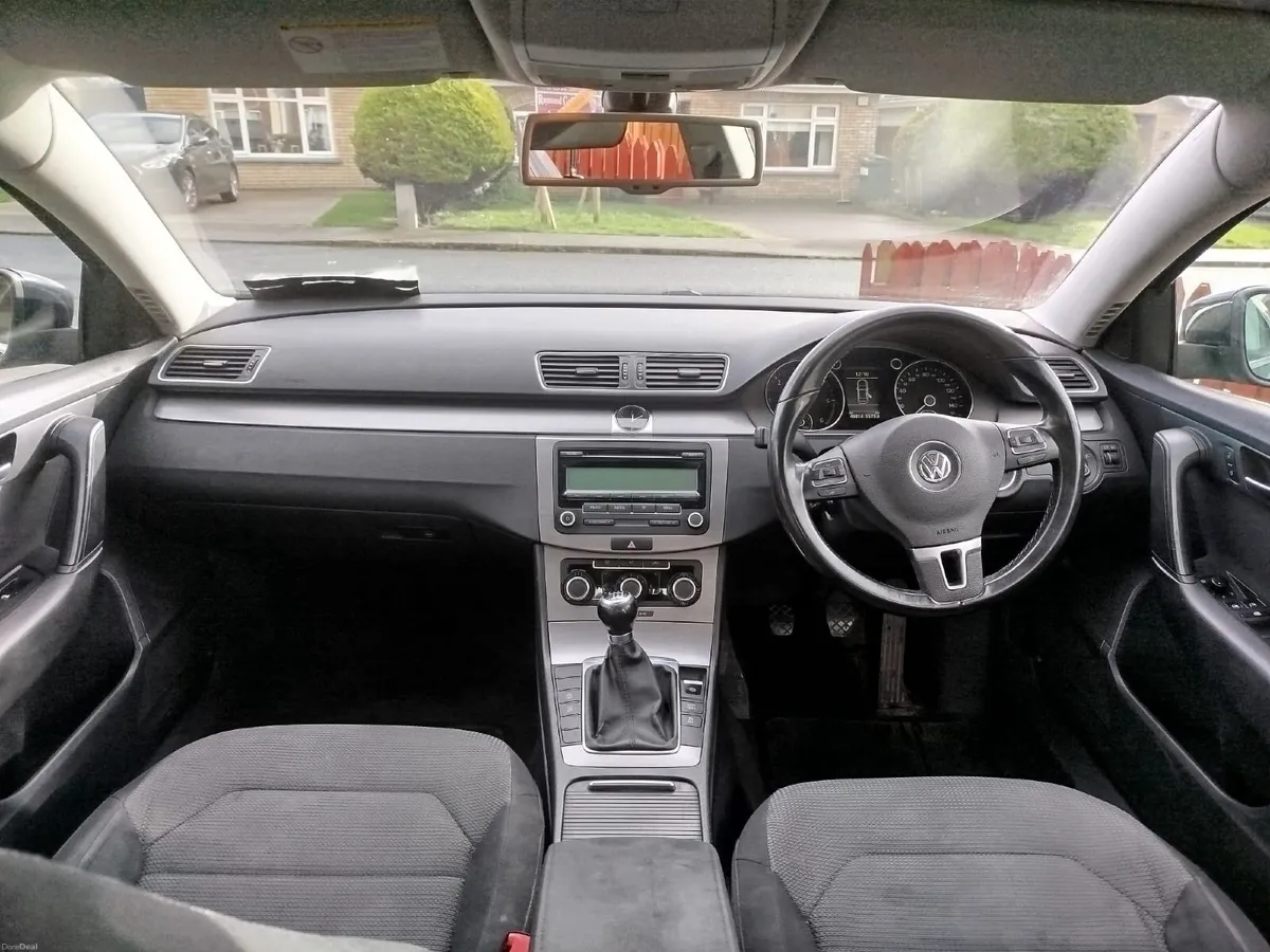 Volkswagen Passat 2011 - Image 4