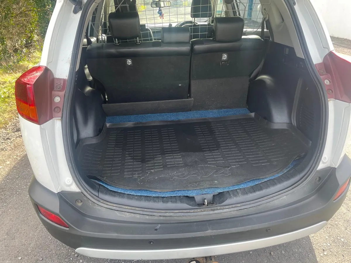 Toyota rav 4 2 litre diesel 4 wheel model - Image 3