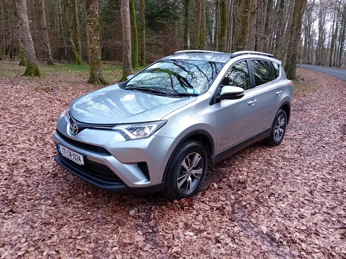 171 Toyota RAV4, 2.0D LUNA 6 SPEED SUV - Image 1