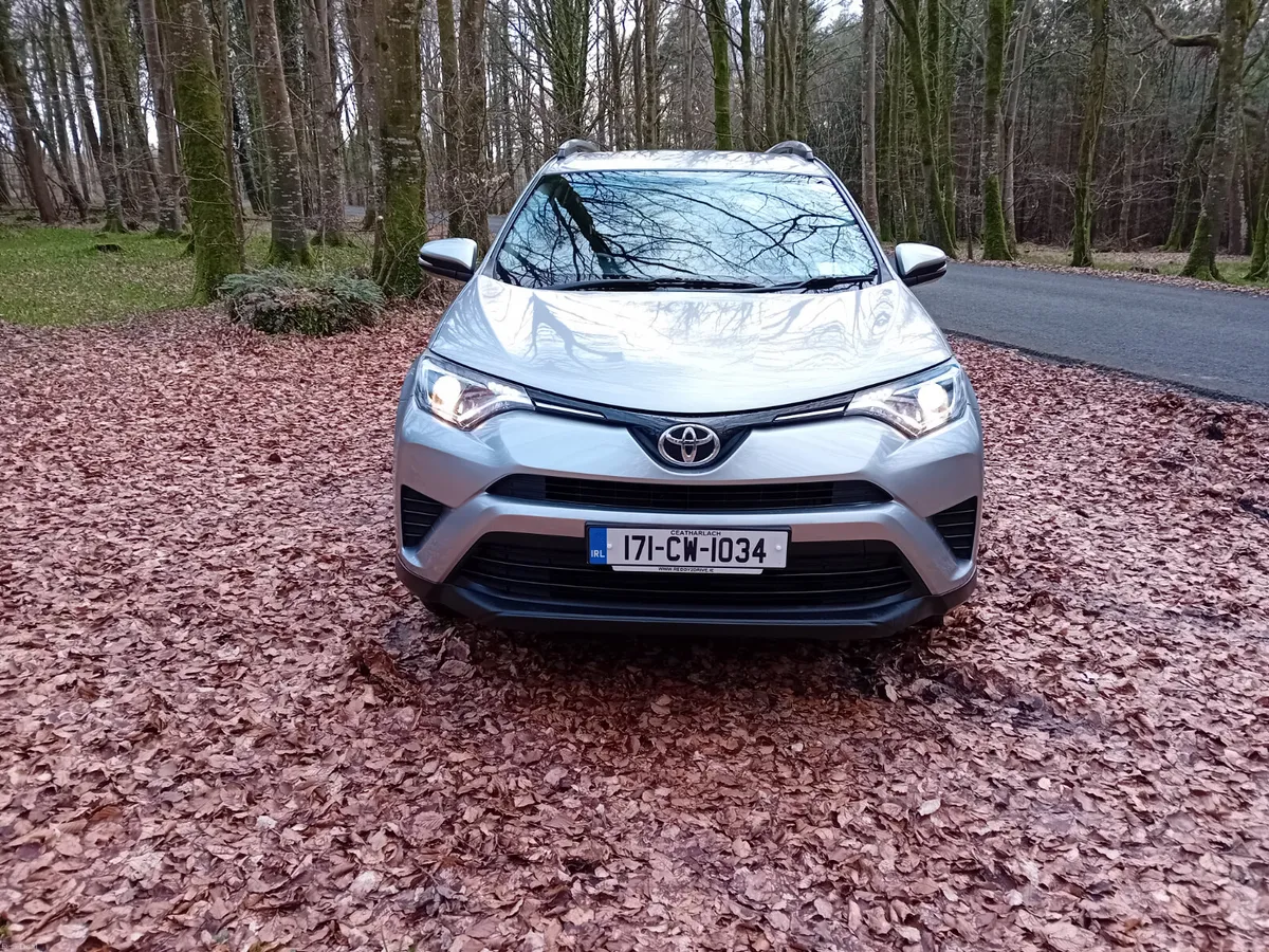 171 Toyota RAV4, 2.0D LUNA 6 SPEED SUV - Image 2