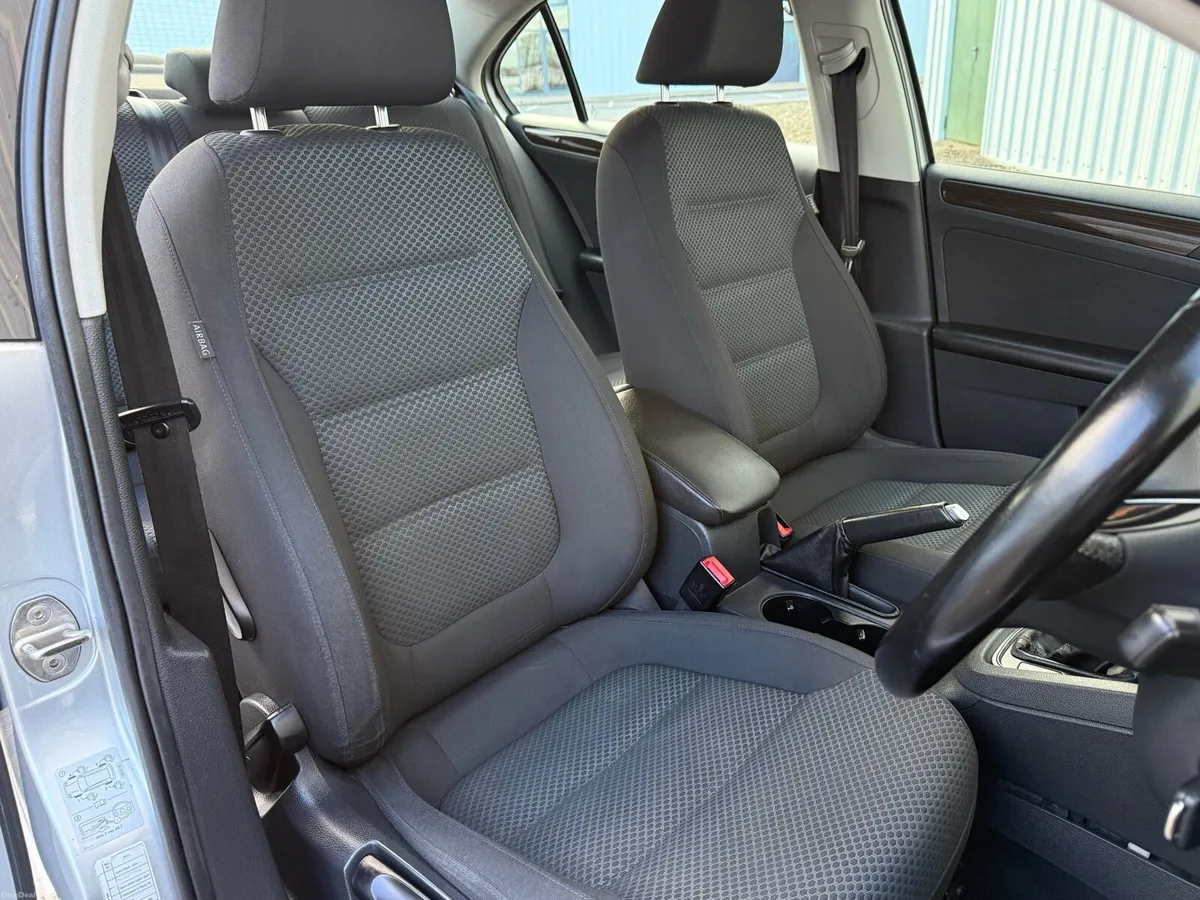 Volkswagen Jetta (Automatic) - Image 4