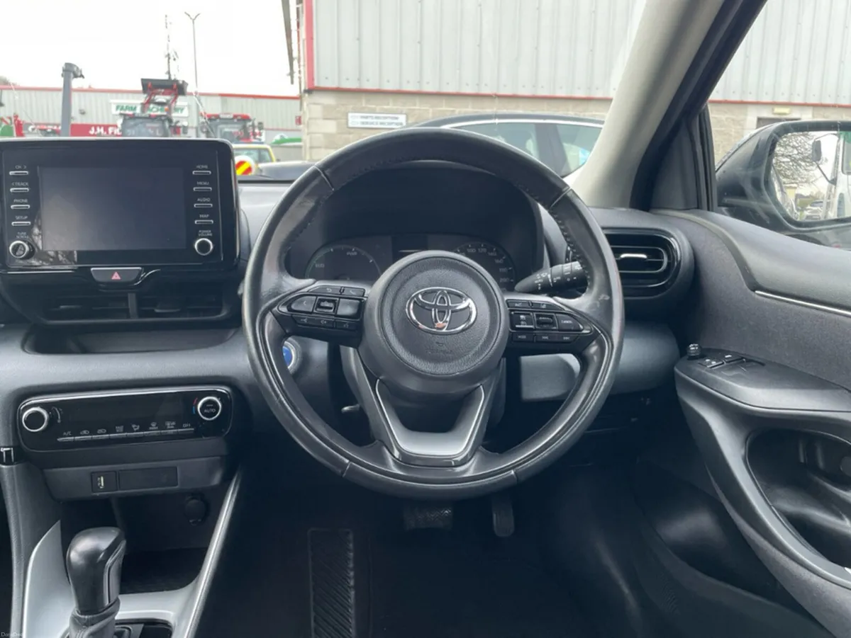 Toyota Yaris 1.5 HYBRID LUNA 4DR AUTO - Image 6