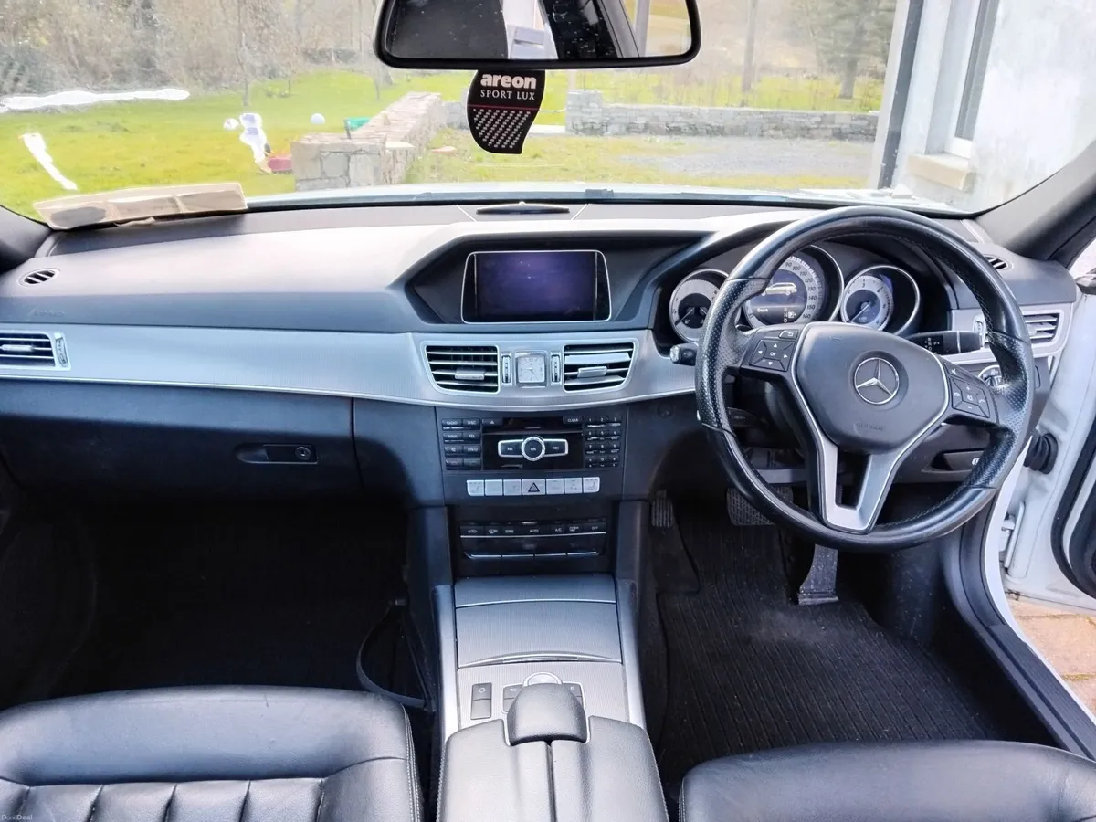 Mercedes-Benz E-Class 2014 7 Seater - Image 4