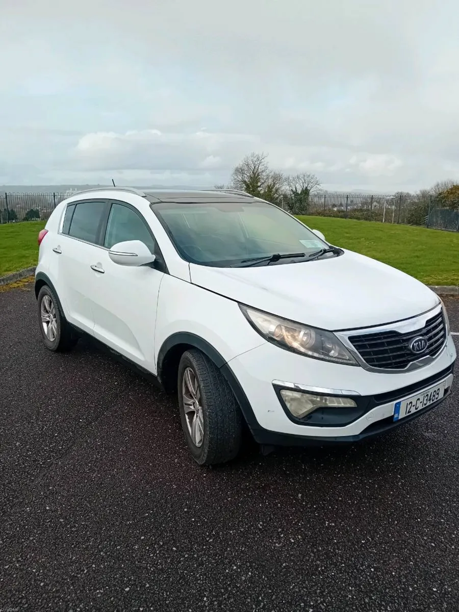 LOOK kia sportage 118k miles platinum only 3450e - Image 1