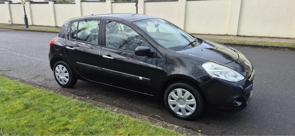 10 Renault Clio NEW NCT 03/27 - Image 1