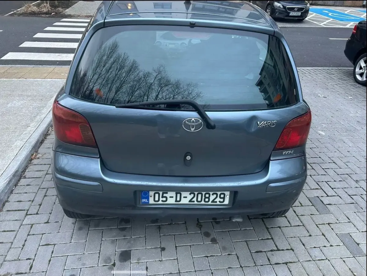 Toyota Yaris Manual 2005 - Image 3