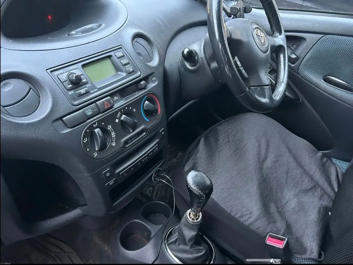 Toyota Yaris Manual 2005 - Image 4