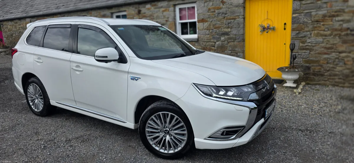 Mitsubishi Outlander 192 PREMIUM EDITION - Image 1