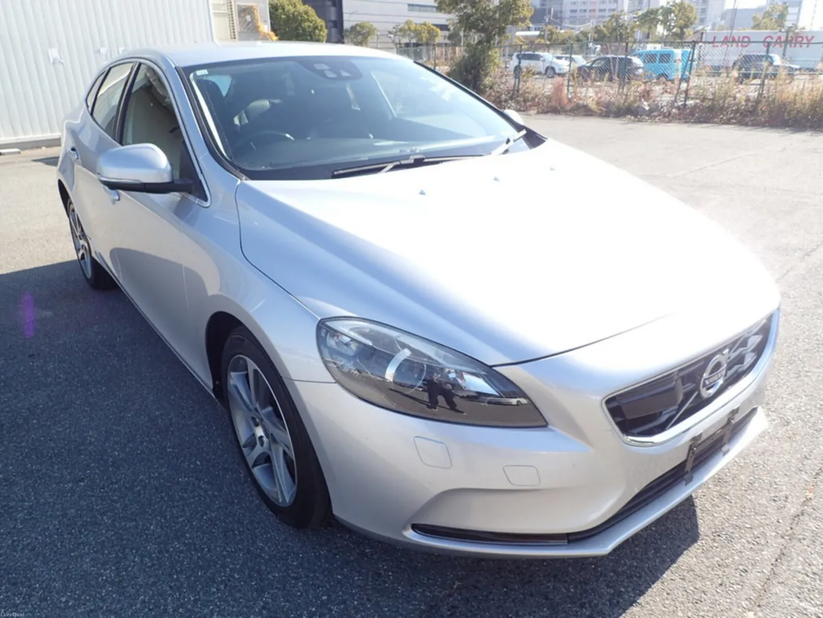 Volvo V40 2.0 D4 SE LUXURY PLUS DIESEL AUTOMATIC / - Image 2