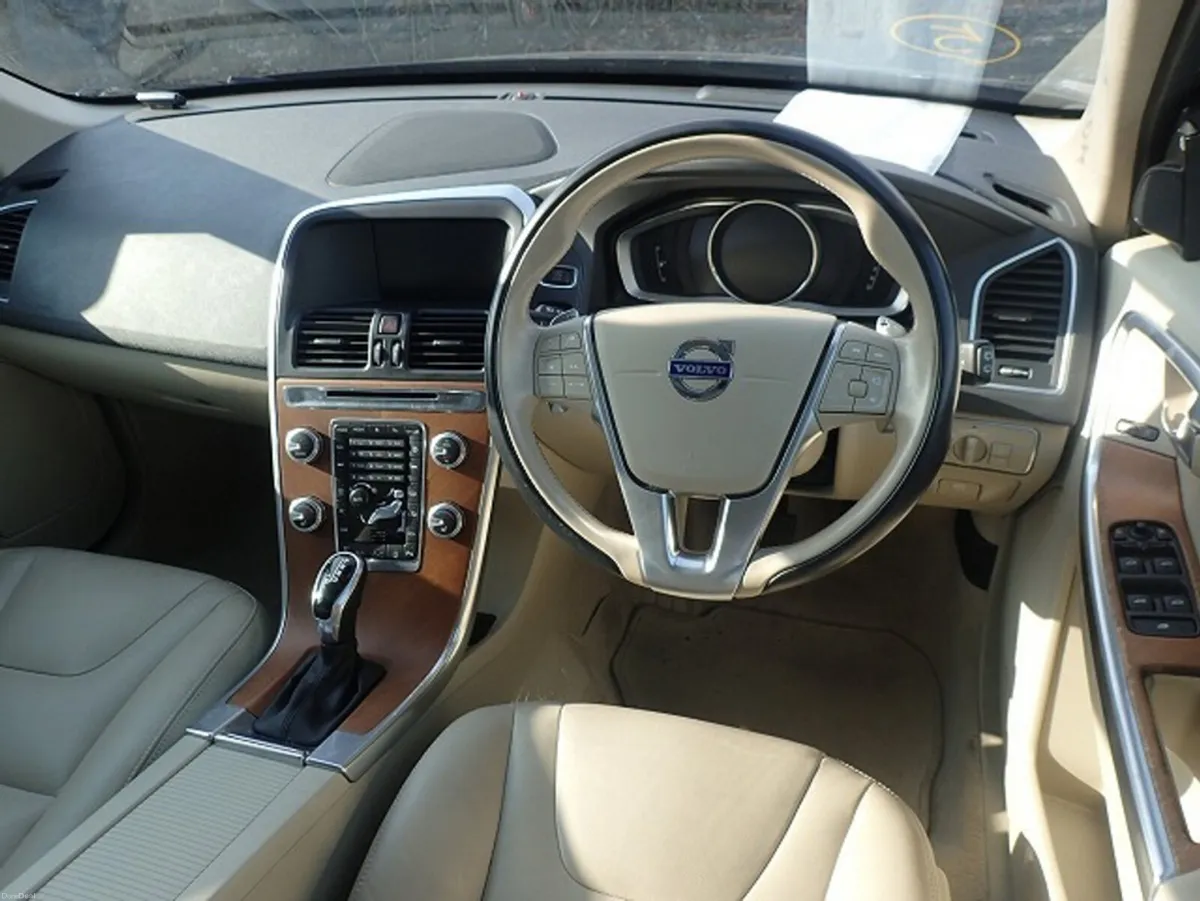 Volvo XC60 2.0 D4 DIESEL SE LUXURY PREMIUM AUTO ** - Image 3