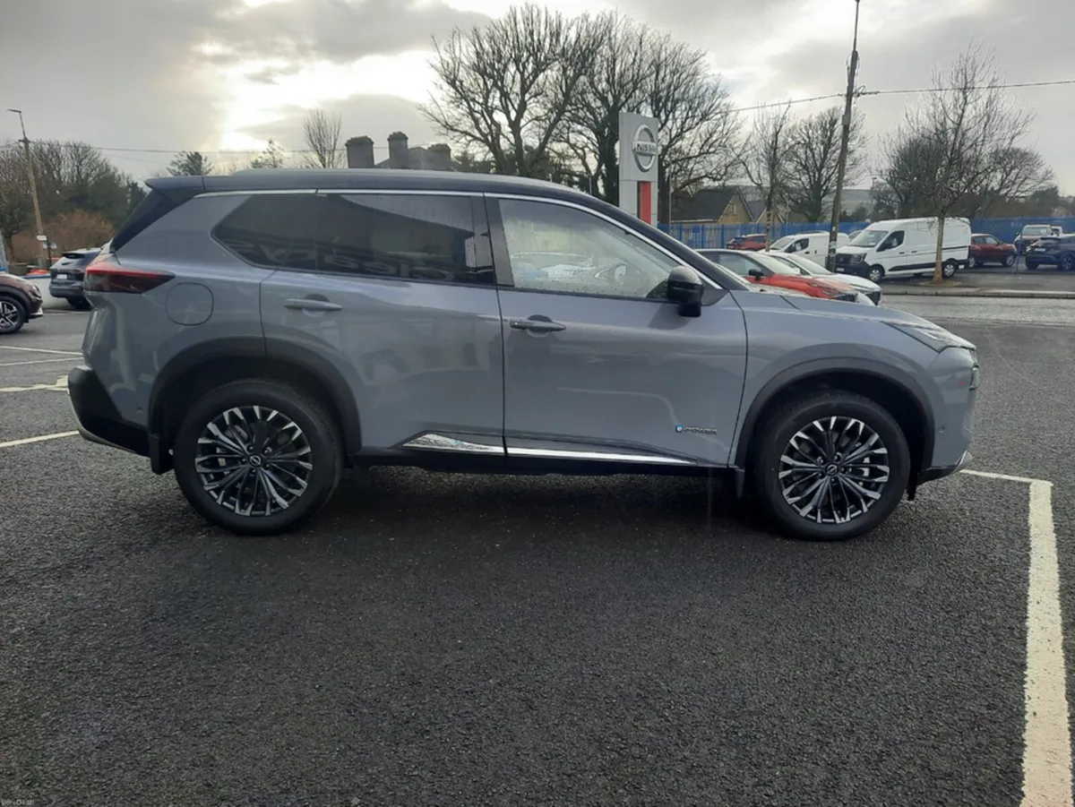 Nissan X-Trail ePower SVE 5 Seats Cold Pack 2 Tone - Image 4