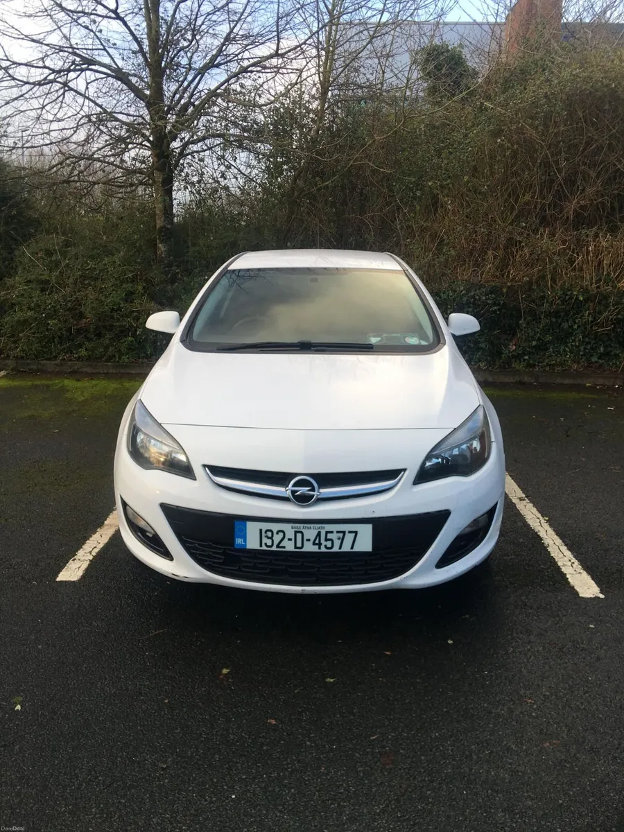 Opel Astra 2013 - Image 1