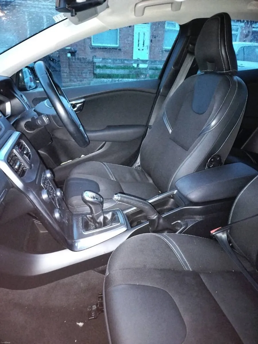Volvo V40 1.6 Diesel - Image 4