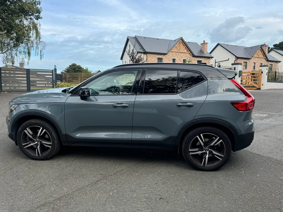 Volvo XC40 R-Design PHEV *LOW MILEAGE - Image 4