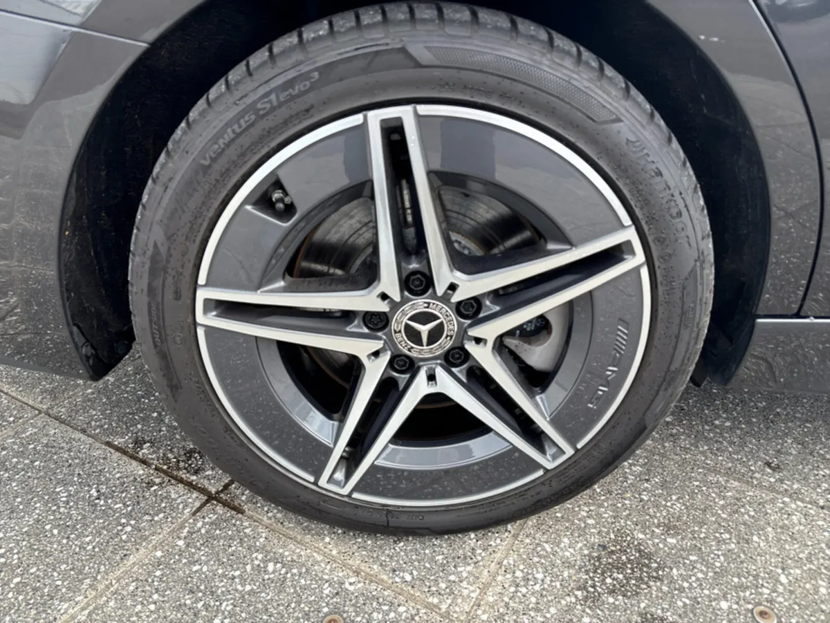 Mercedes-Benz C-Class 300 E AMG LINE AUTO - Image 4