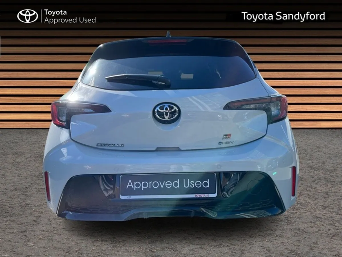 Toyota Corolla 1.8 HYBRID GR SPORT // GR LEATHER S - Image 4