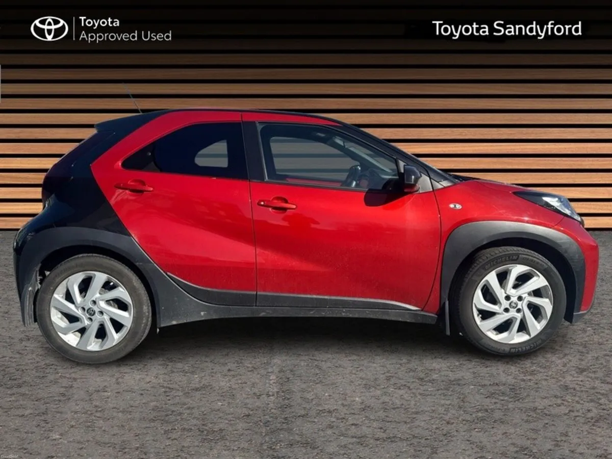 Toyota Aygo X DESIGN // REAR CAMERA // TOYOYTA SAF - Image 3