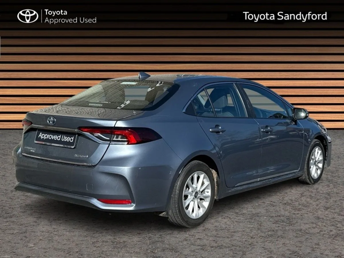 Toyota Corolla HYBRID LUNA AUTO SALOON // TOYOTA S - Image 2