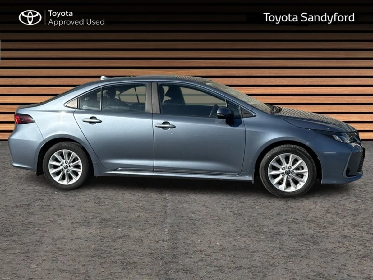Toyota Corolla HYBRID LUNA AUTO SALOON // TOYOTA S - Image 3