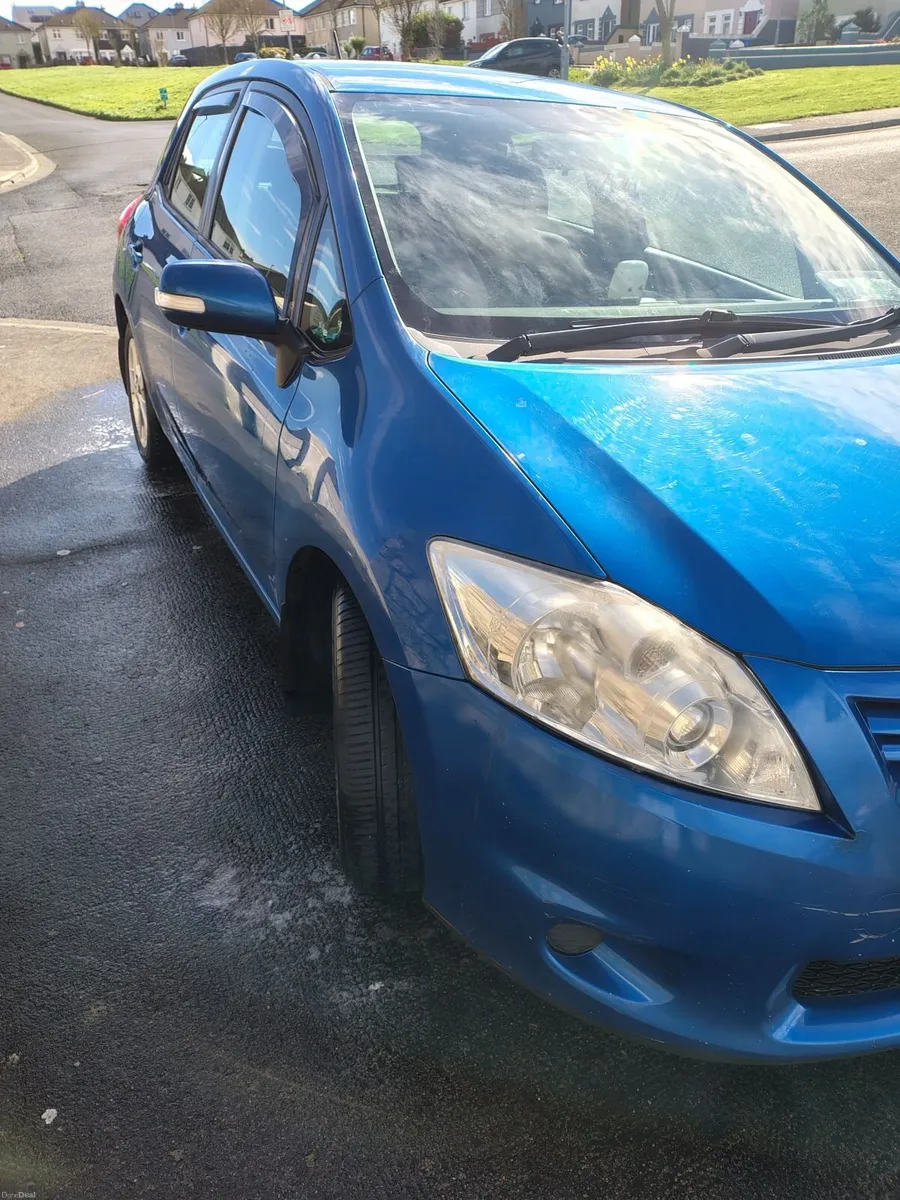 Toyota Auris 2012 - Image 2