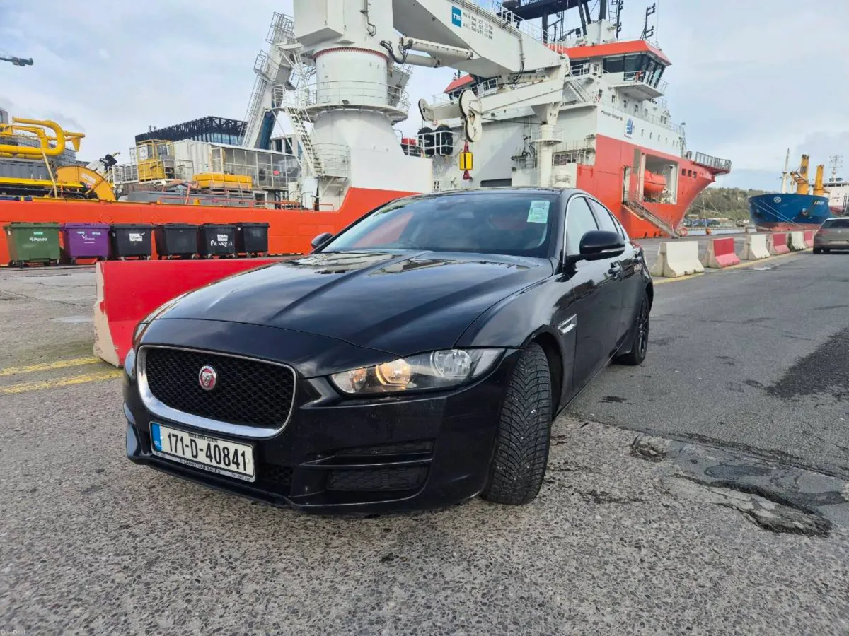 2017Jaguar XE Prestige. 2ltr 163bhp Automatic - Image 4