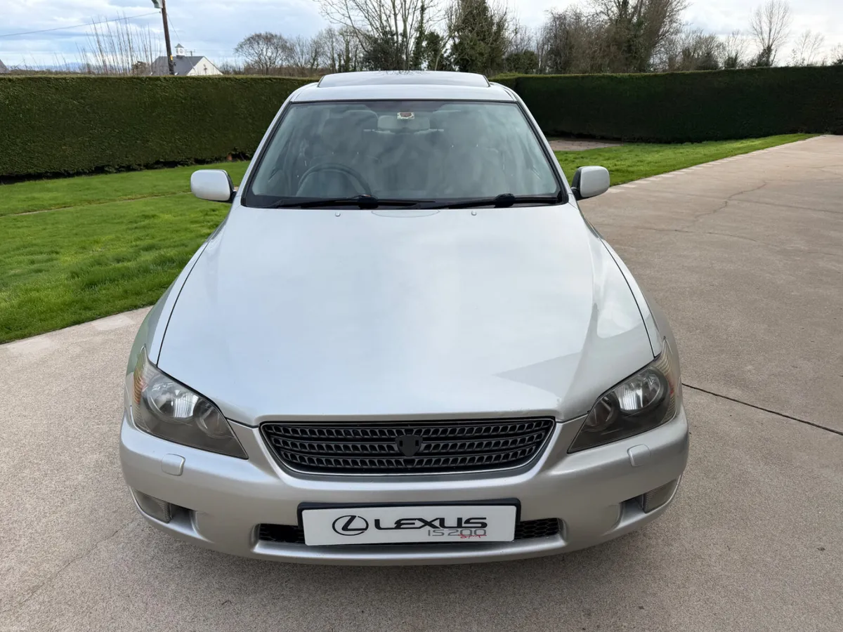 2004 LEXUS IS200 SPORT | LSD | SUNROOF | LEATHER - Image 4